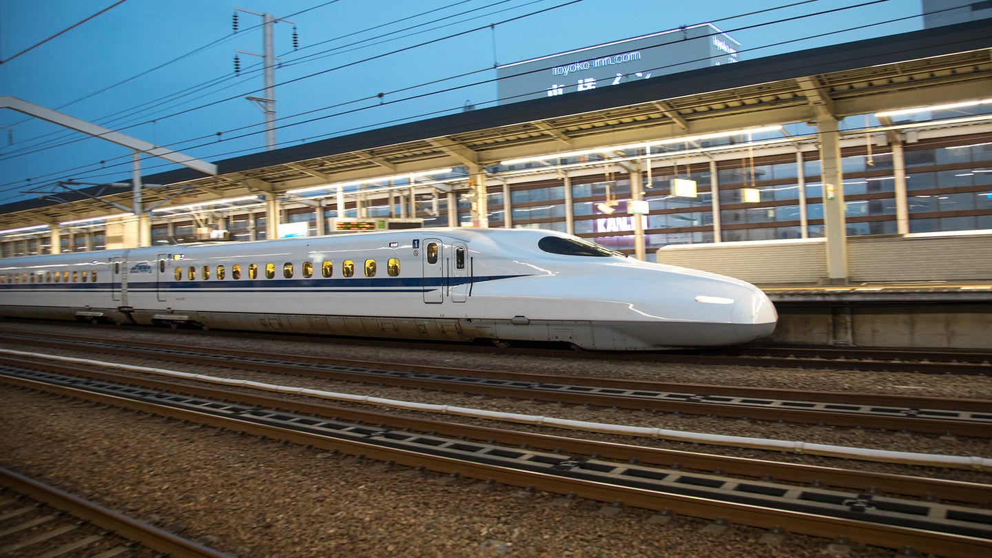 Japan Railways Sorry for &#8216;Inexcusable&#8217; Error After Bullet Train Leaves 25 Seconds Early