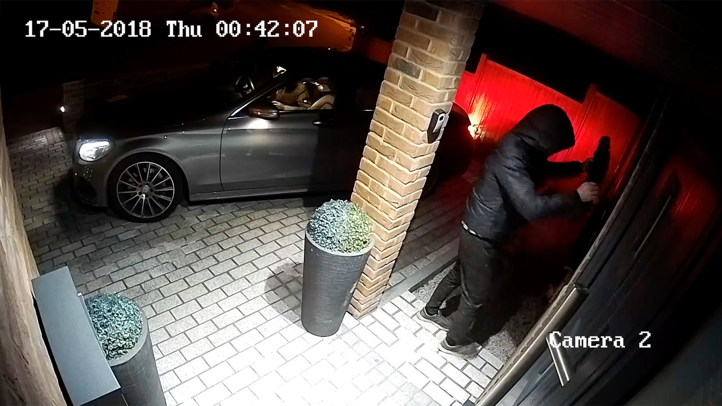 Thieves Steal Mercedes-Benz By Hacking the Keyless Entry in 23 Seconds