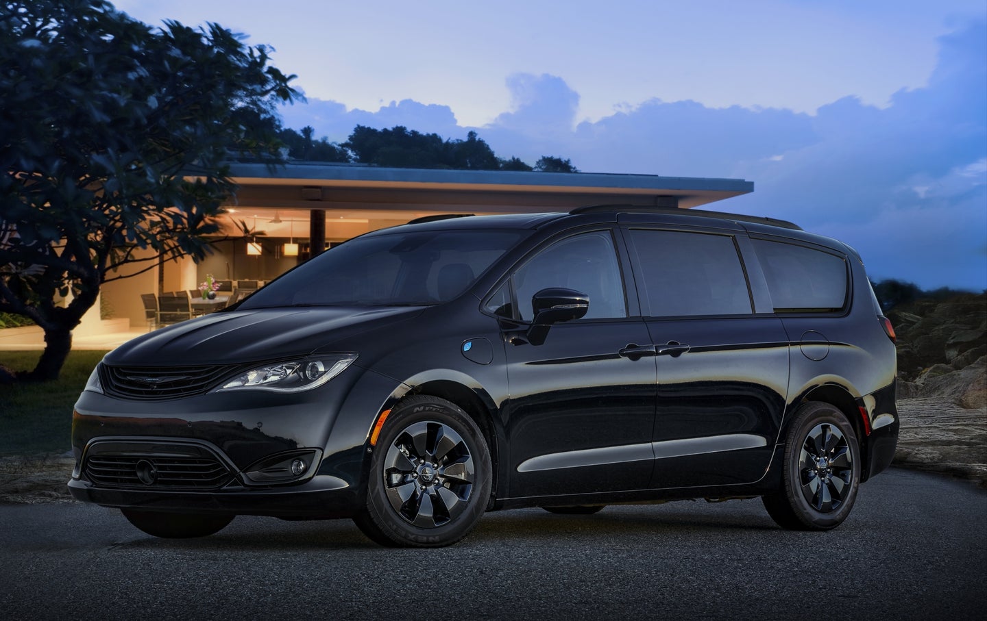 2019 Chrysler Pacifica Hybrid S Appearance Package: When Green Turns Black