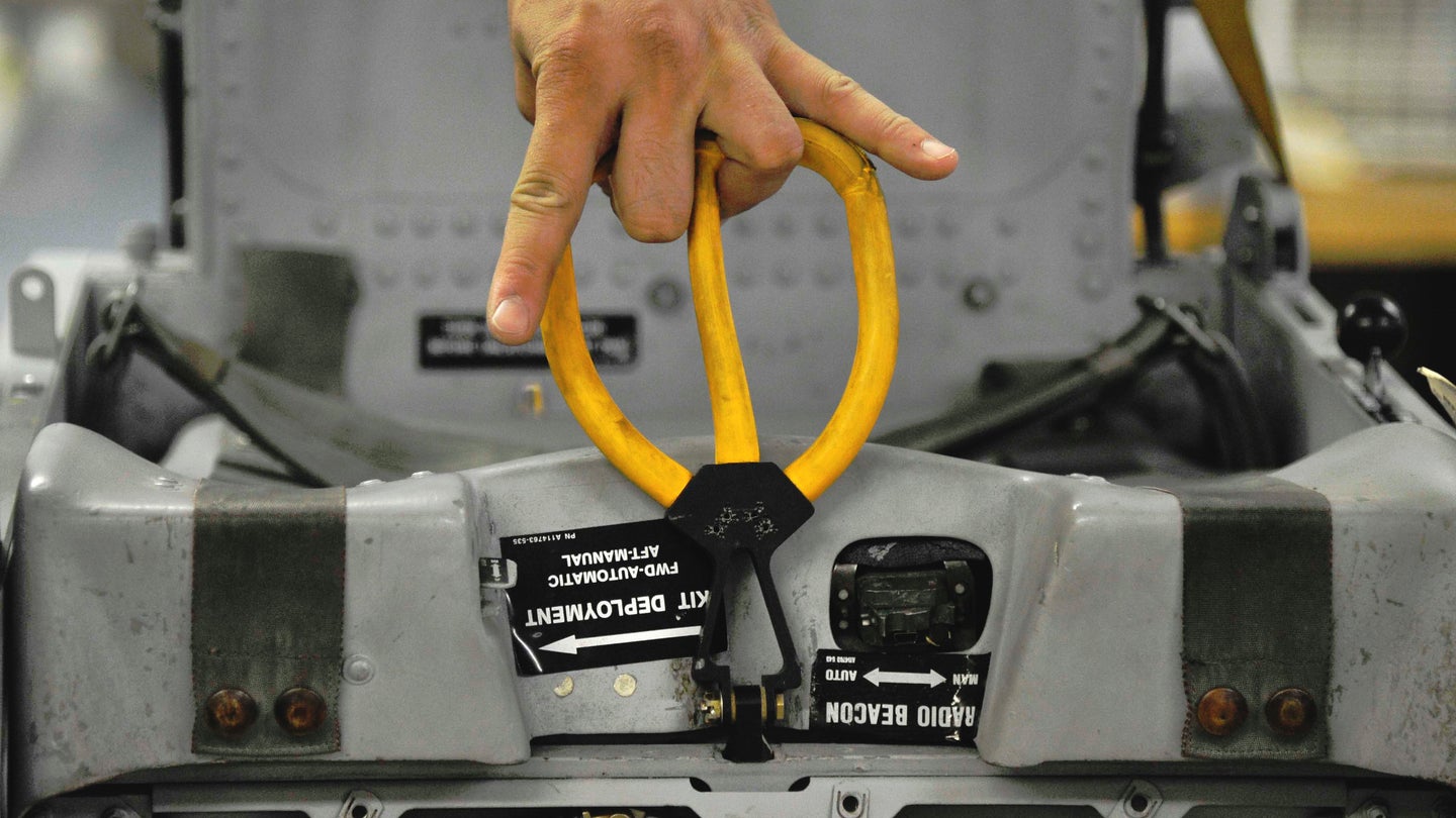 USAF Fighter And Bomber Crews Get Modified M4 Rifles That Fit Under Ejection Seats