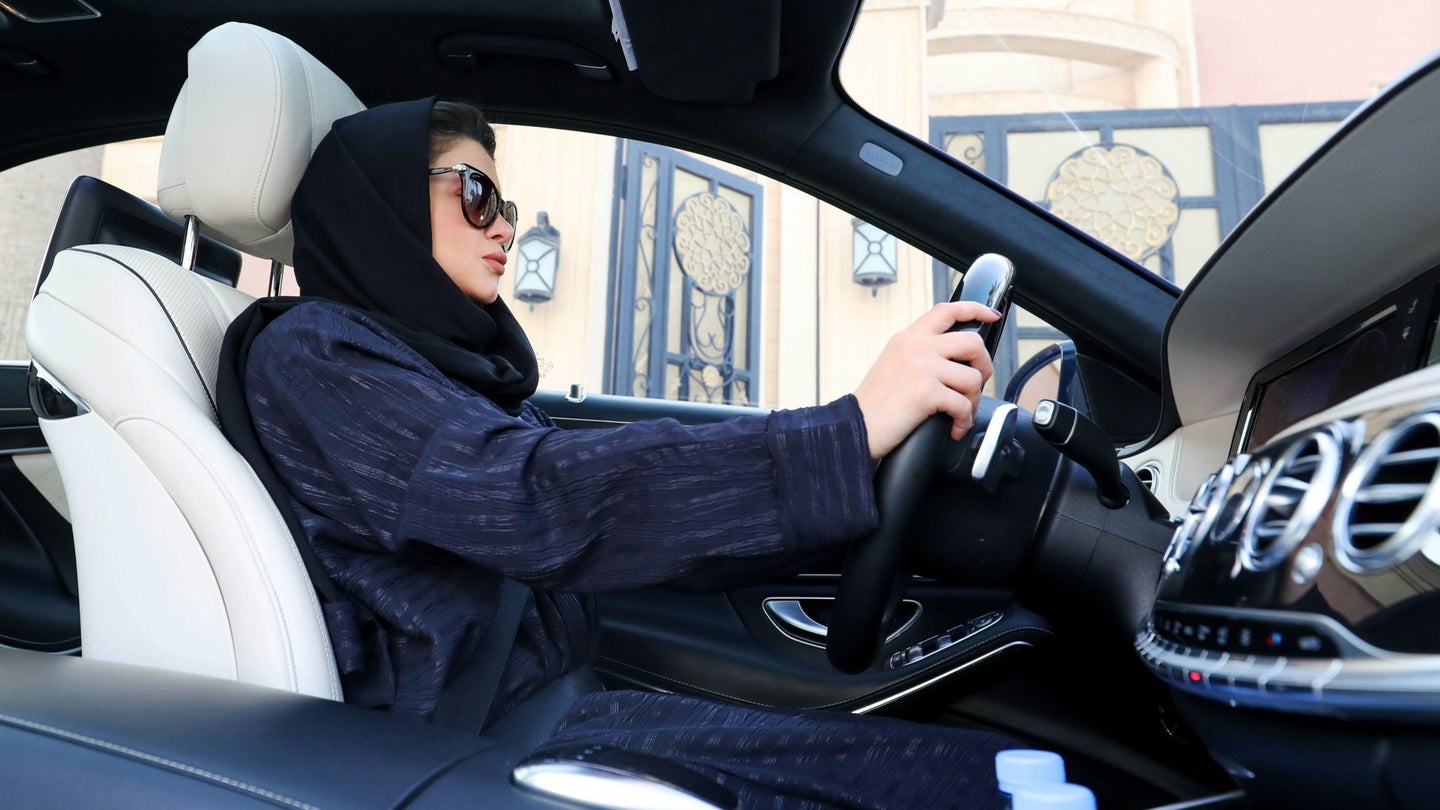 Saudi Arabia Accelerates the Issuing of Driver&#8217;s Licenses for Women