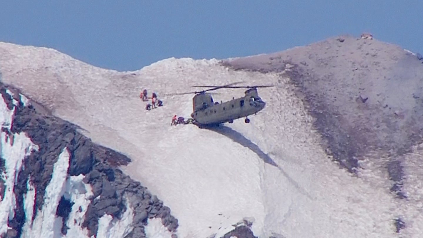 Watch This CH-47 Chinook Stick An Awesome Pinnacle Landing During Mount Hood Rescue