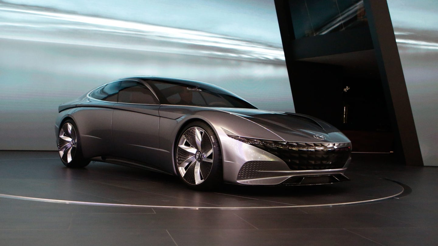 Hyundai Le Fil Rouge Concept Meets World