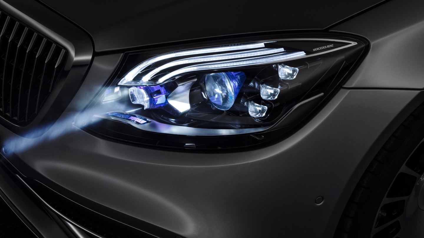 Watch a Mercedes ‘Talk’ to People With Its Headlights