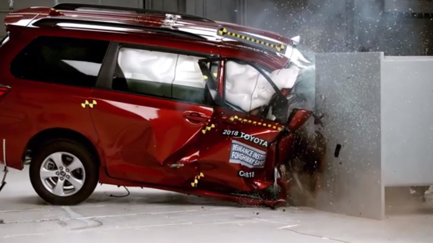 The 2018 Toyota Sienna Comes up Short in IIHS Crash Testing