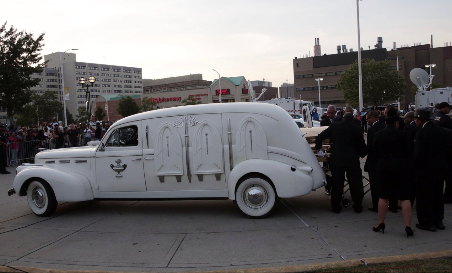 1940 LaSalle Hearse Carries Aretha Franklin&#8217;s Body in Detroit for Final Farewell Tour