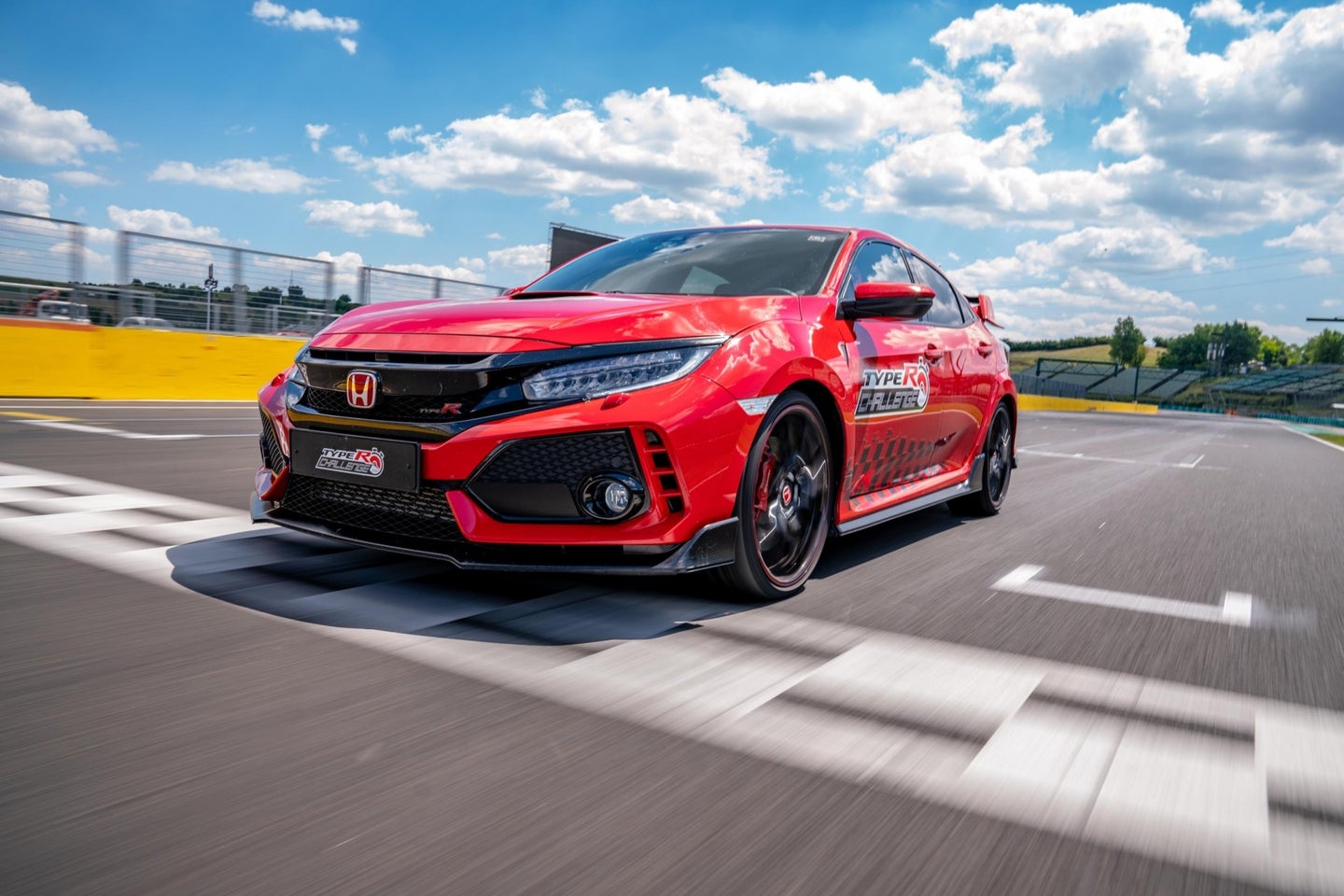 Honda Civic Type R Sets Lap Record for FWD Production Cars At Hungaroring GP Circuit