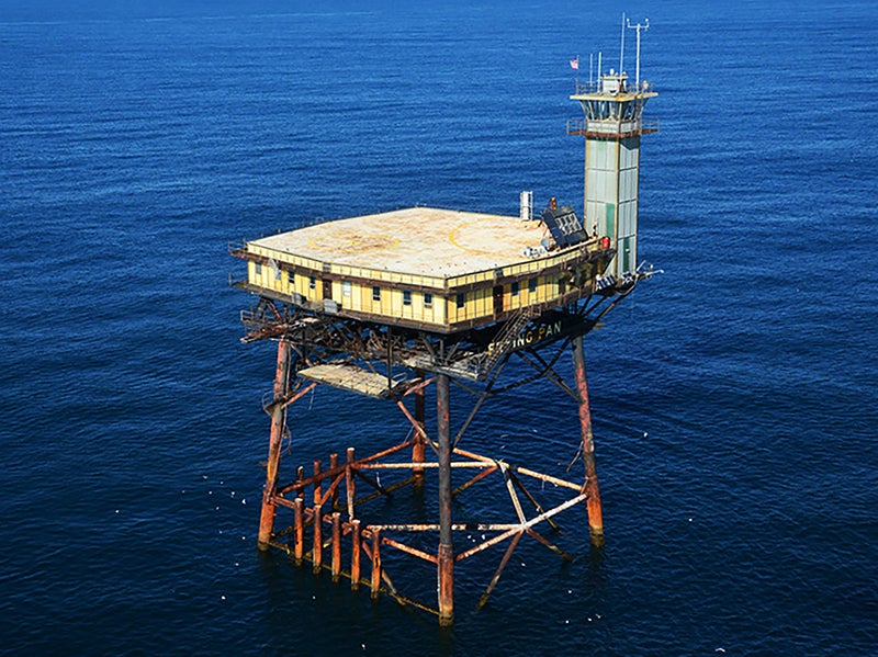 Old Coast Guard Tower In The Atlantic Is The Unlikely Star Of Hurricane Florence Coverage