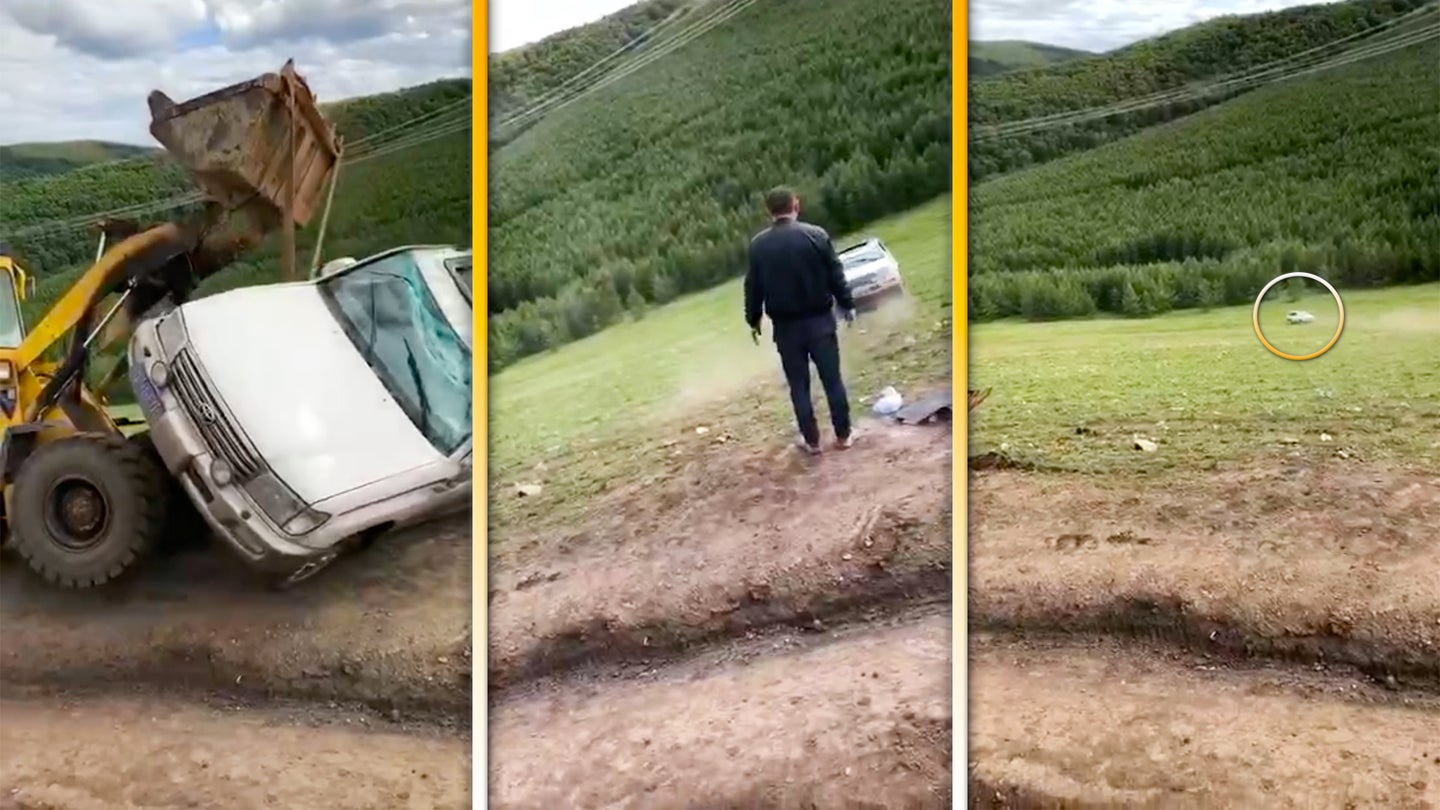 Toyota Land Cruiser Turns Into Downhill Missile After Off-Road Recovery Goes Very Wrong