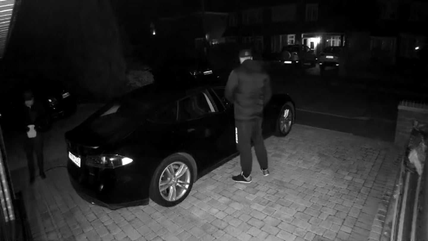 Watch Thieves Steal Tesla Model S by Hacking Its Keyless Entry System