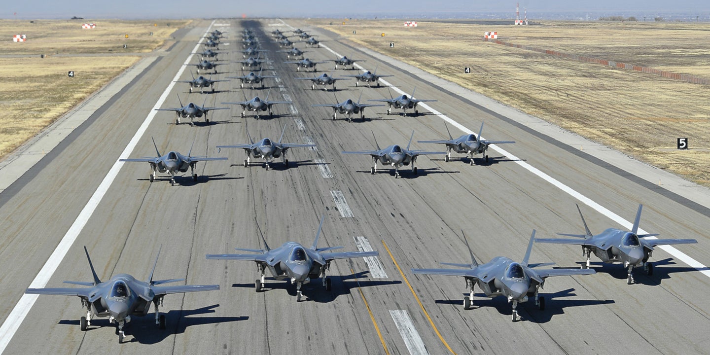 Two USAF Fighter Wings Line Up 35 F-35s During Type&#8217;s First-Ever &#8216;Elephant Walk&#8217; Exercise (Updated)