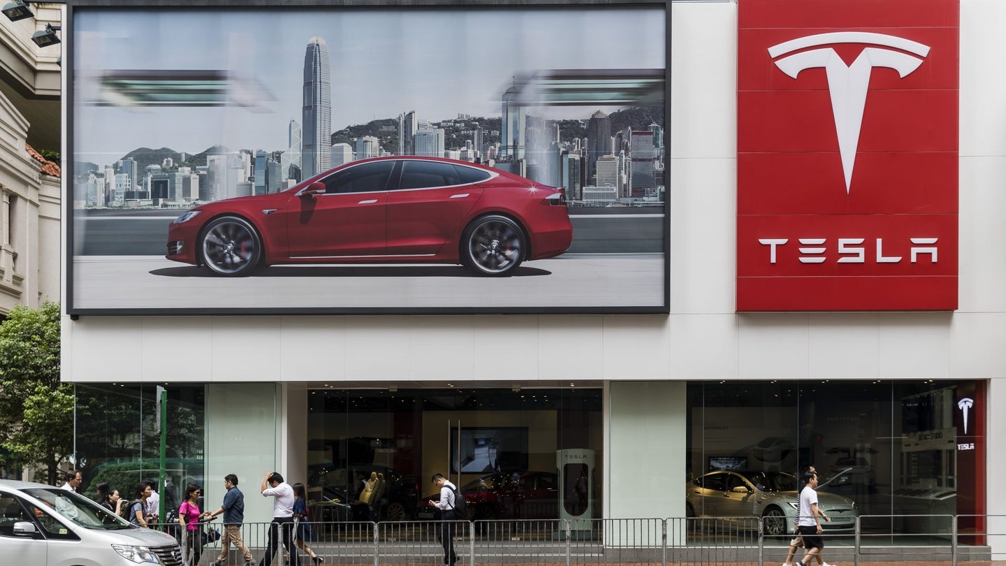 Tesla Abandons Last Week&#8217;s Decision to Close Stores, Will Increase Prices Instead