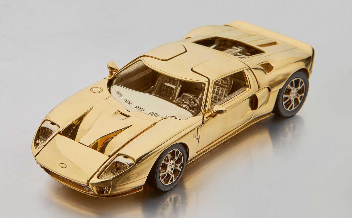 Christmas Gift Shopping? Here’s a 2006 Ford GT Made Out of Solid Gold