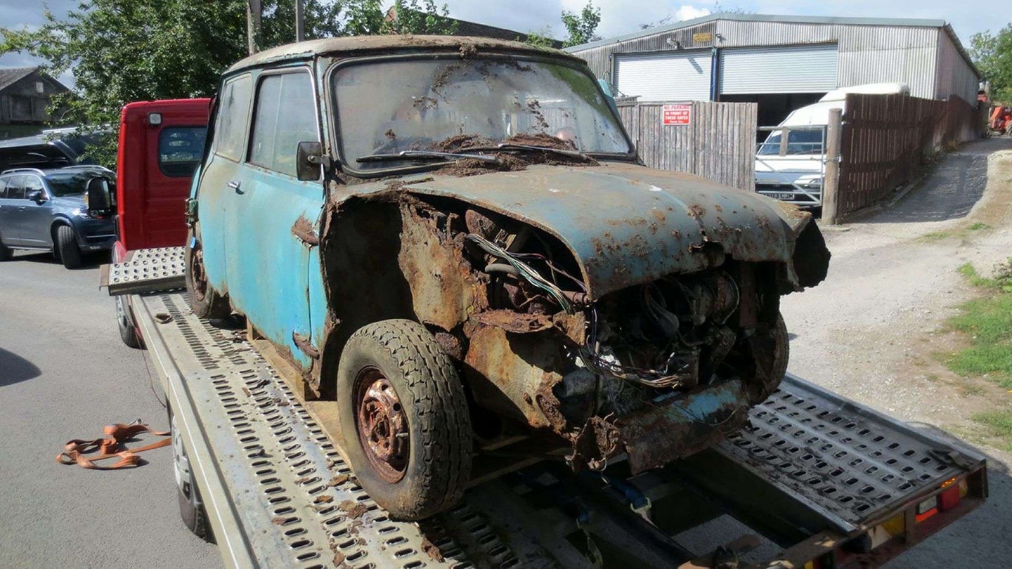 Someone Just Paid More Than $25,000 for This Rotted 1965 Mini Cooper S
