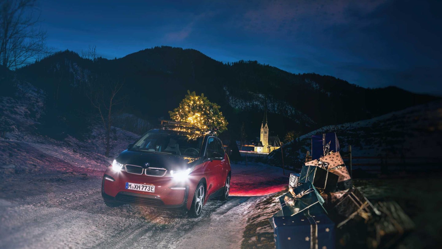 This BMW i3 Hauling a Christmas Tree Thinks It’s a Pickup
