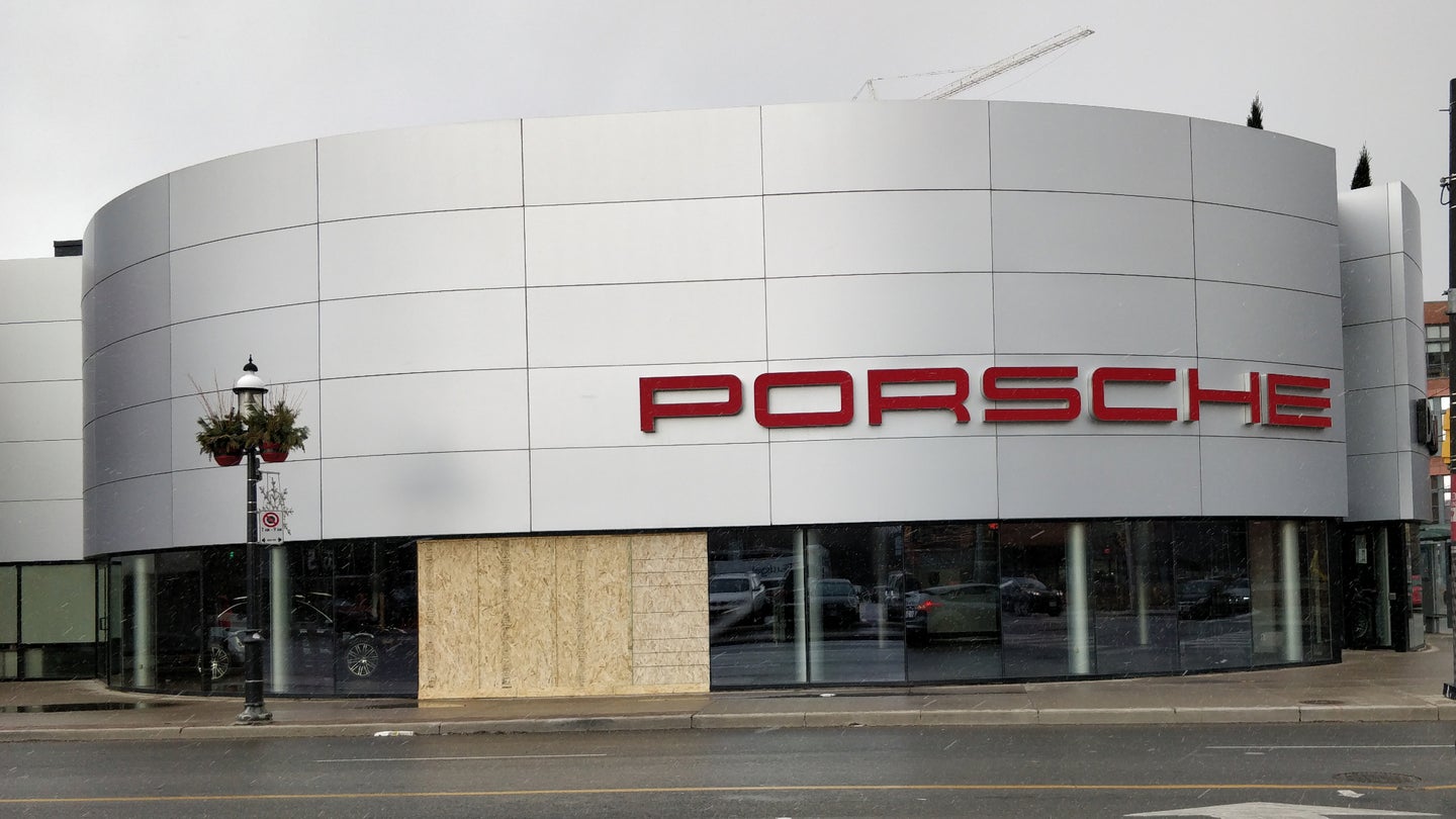 German Police Raid Porsche Executive’s Offices and Homes Over Bribery Charges