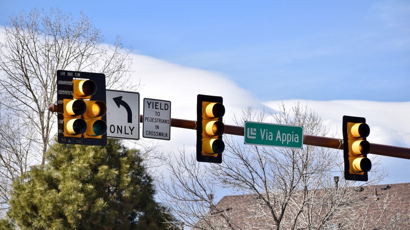 It Turns Out Yellow Traffic Lights May Not Be Long Enough After All, Experts Say