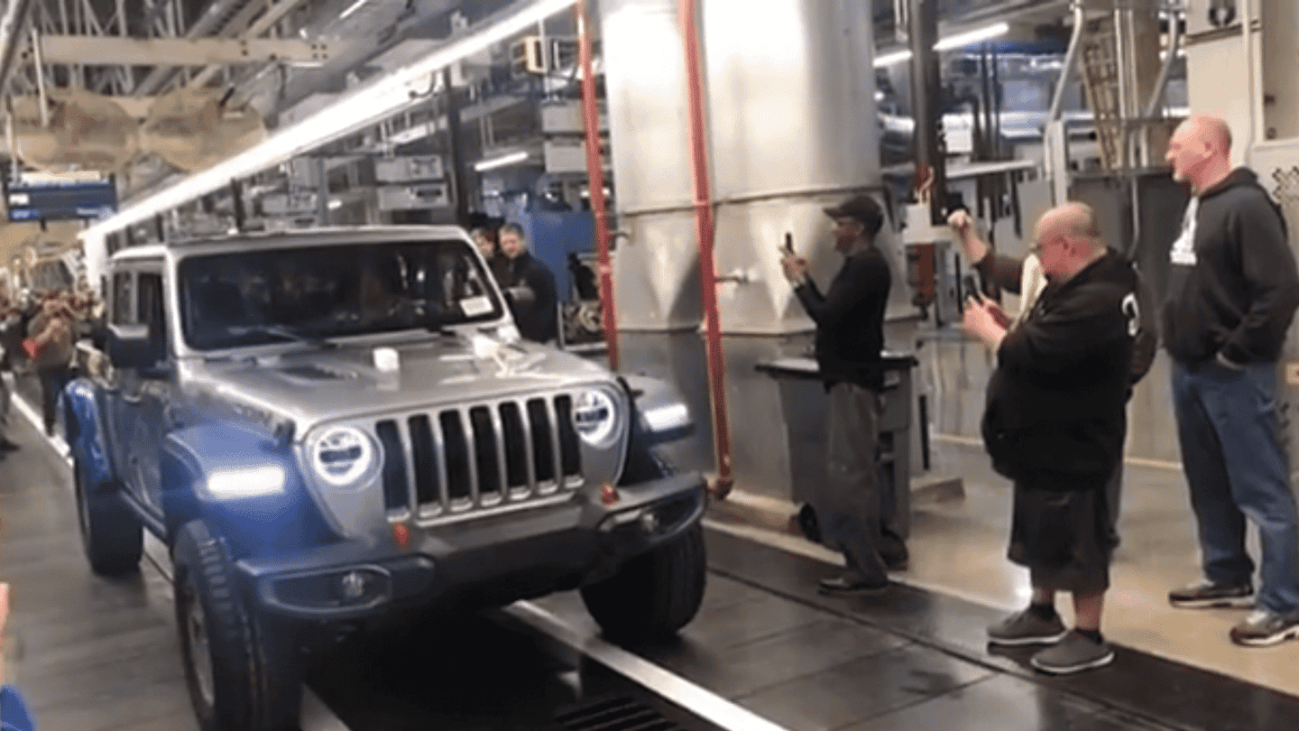 First Jeep Gladiator Pickup Truck Rolls off Assembly Line at Toledo Plant