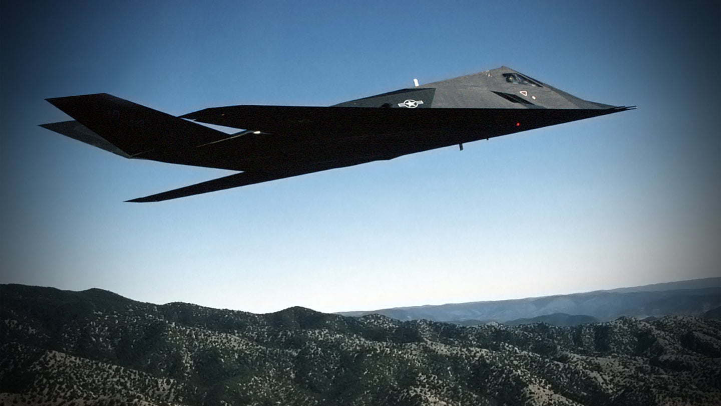 F-117 Sported Mysterious &#8220;Dark Knights&#8221; Tail Flash During Recent Mojave Desert Flights