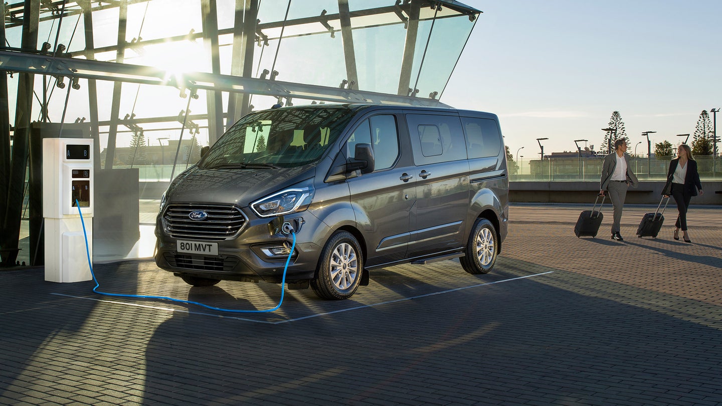 New Ford Plug-In Hybrid Tourneo Van Uses 1.0-Liter EcoBoost as Trick Range-Extender