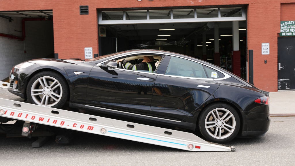 Tesla Fleet Company Struggles Raise Questions About Robotaxi Plans
