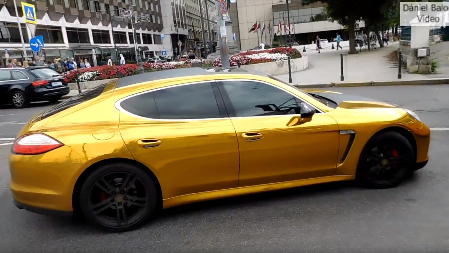 Porsche Panamera With Obnoxious Gold Wrap Impounded by Police Because It Was ‘Too Shiny’
