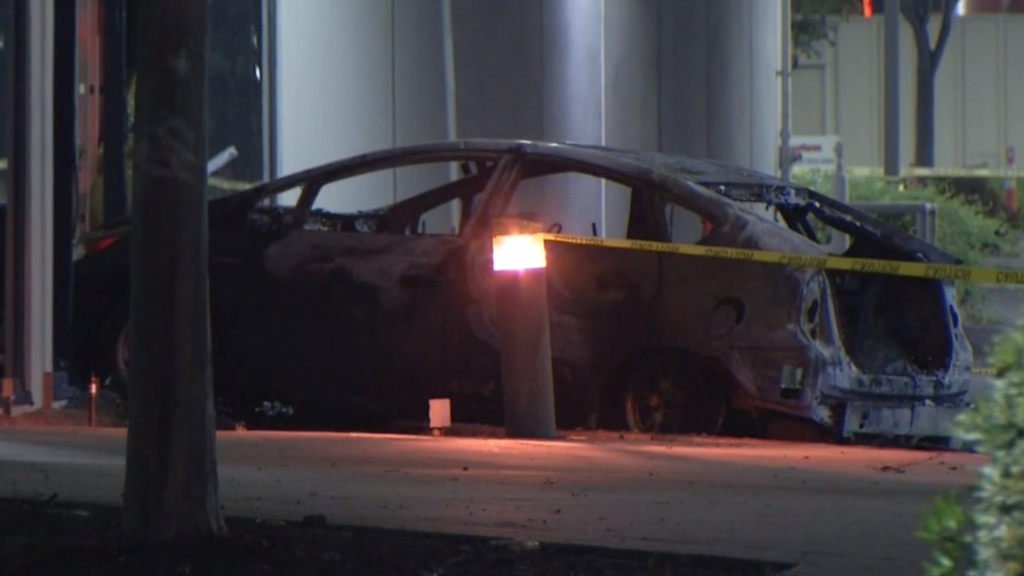 Maniac Purposedly Crashes Toyota Prius Into US Military Contractor Building