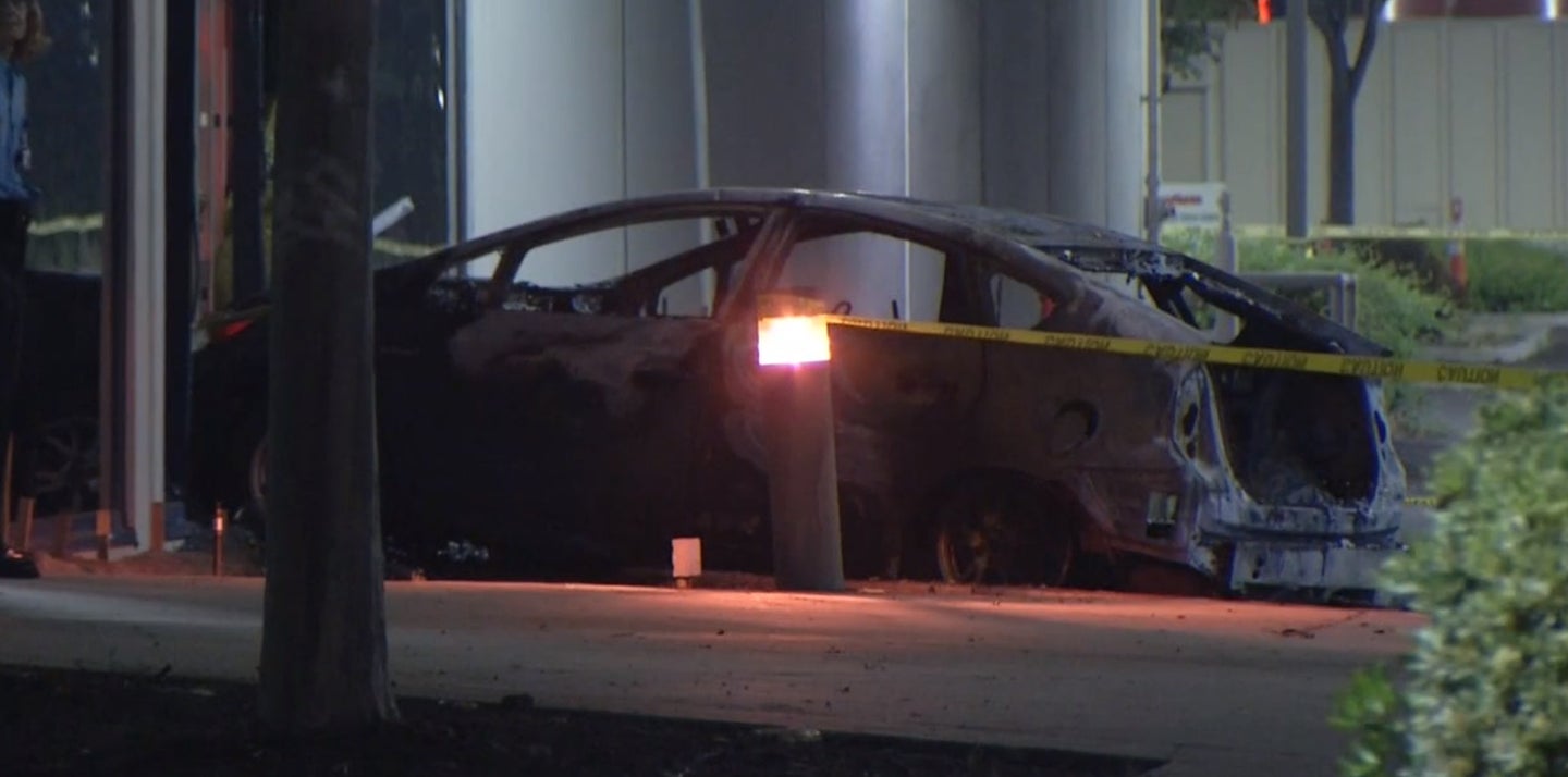 Maniac Purposedly Crashes Toyota Prius Into US Military Contractor Building