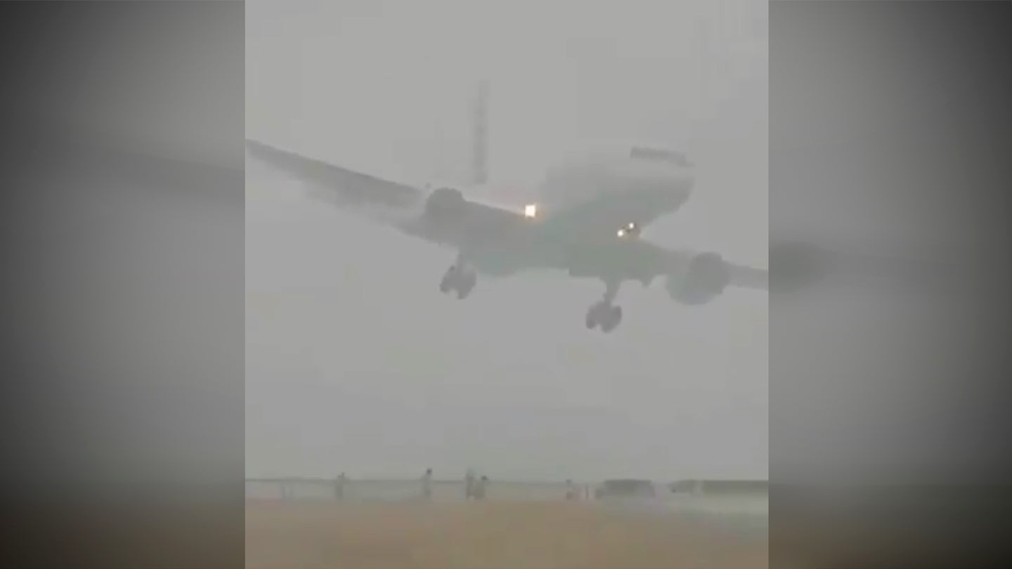 This 757’s Last Second Aborted Landing In St. Martin Is Super Nerve-Wracking