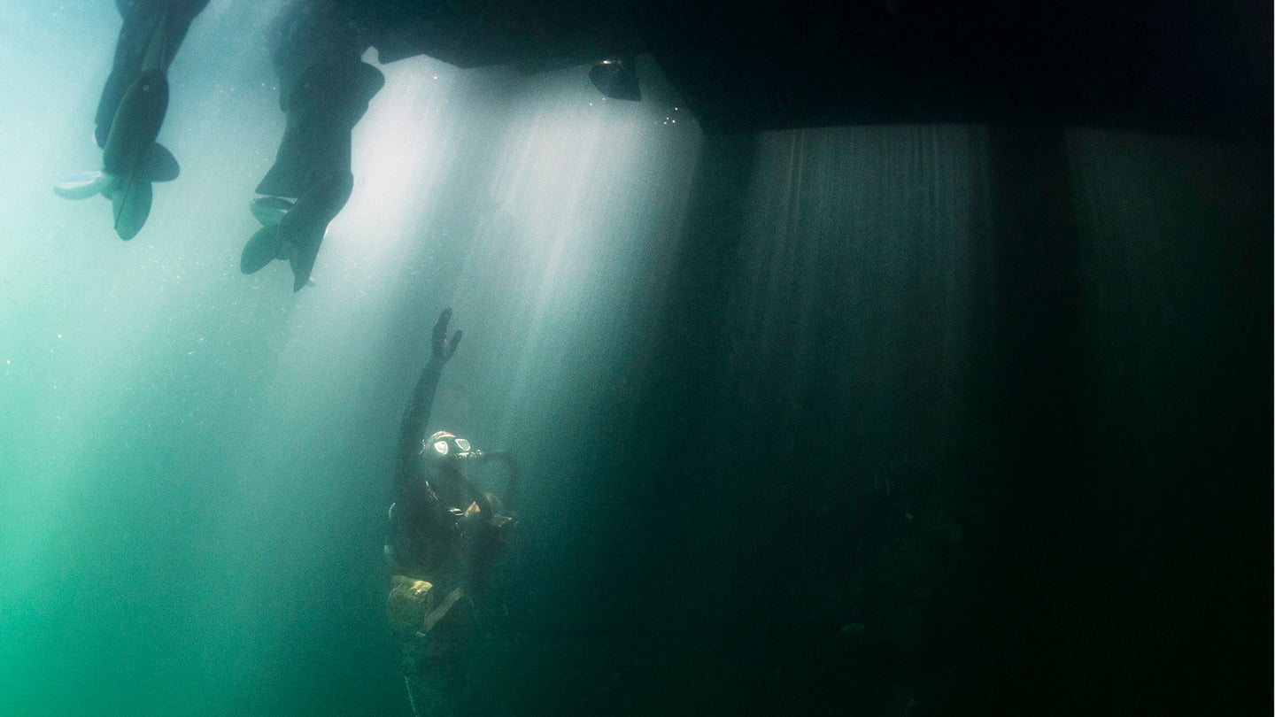 Dive Into These Incredible New Images Of Navy SEALs Operating Underwater