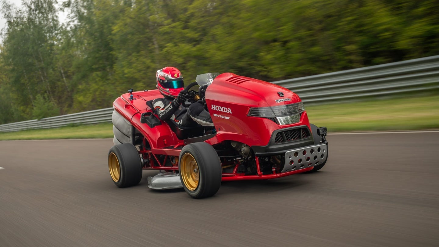 Watch This Honda Lawn Mower Hit 100 MPH in Just 6 Seconds, Break Guinness World Record
