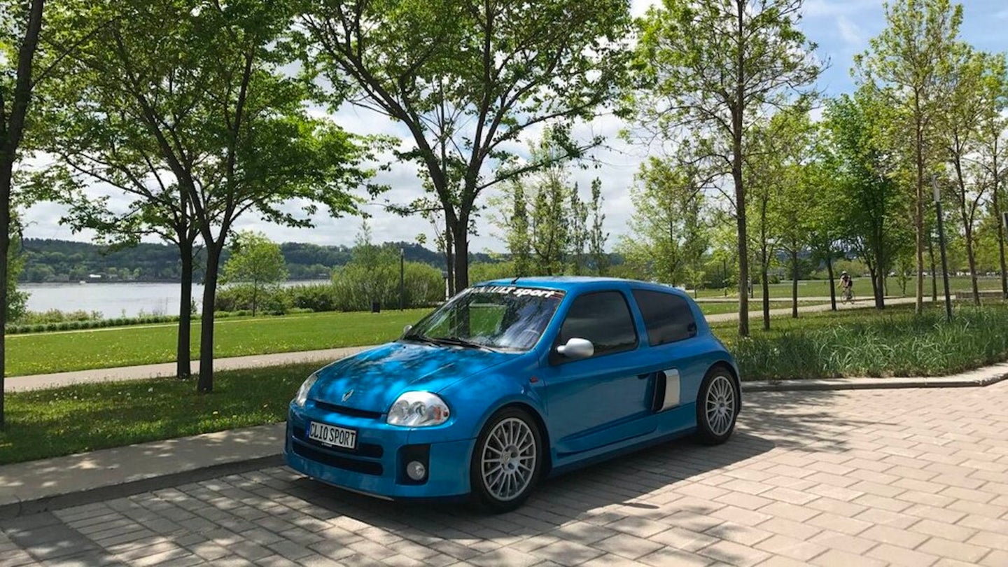 Rare Renault Clio V6 for Sale in Canada Is Worth Buying Now and Storing Until 2026