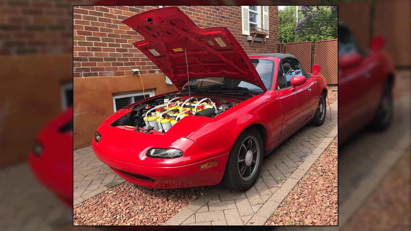 This Electric, Battery-Swapped Mazda Miata NA Still Rocks a 5-Speed Manual Transmission