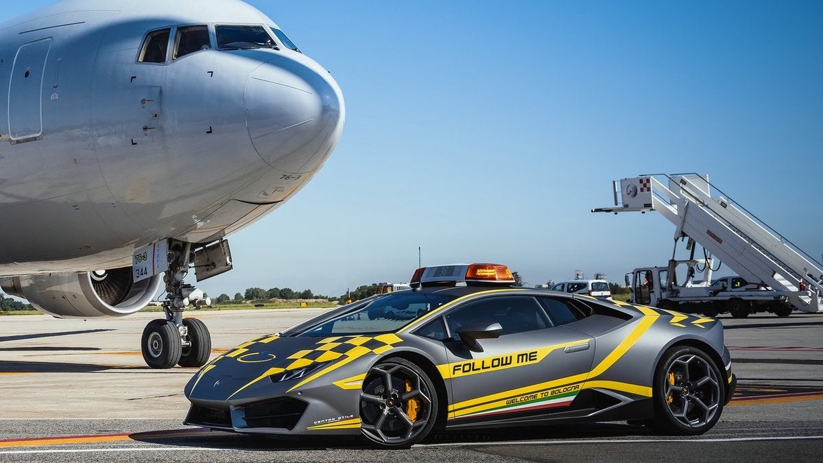 This Lamborghini Huracán&#8217;s Sole Purpose Is to Guide Planes Around an Italian Airport