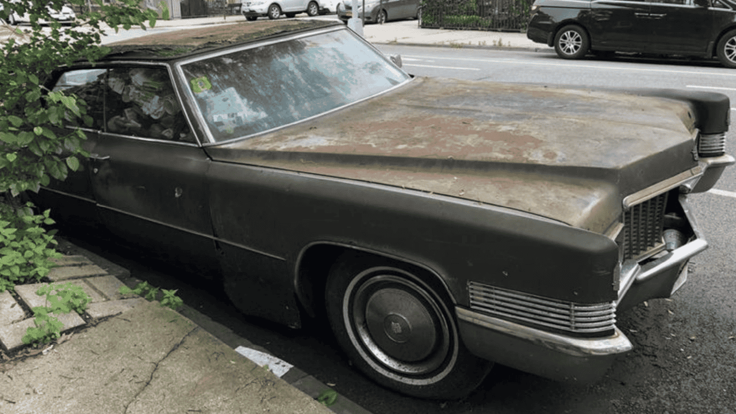1971 Cadillac Towed Away After Spending 25 Years Parked in Brooklyn Neighborhood