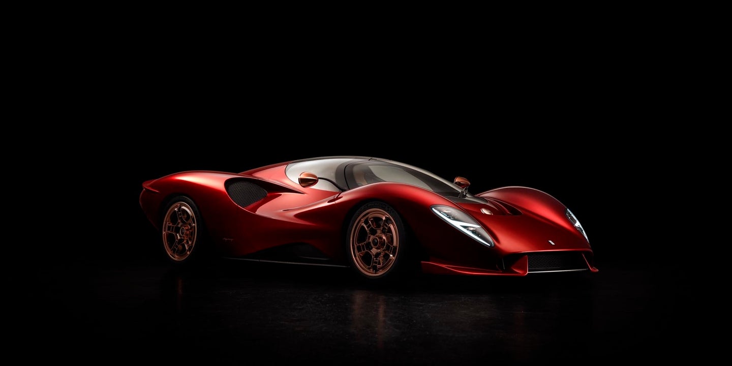 The DeTomaso P72 has an Apollo Intensa Emozione Chassis and a Manual Transmission