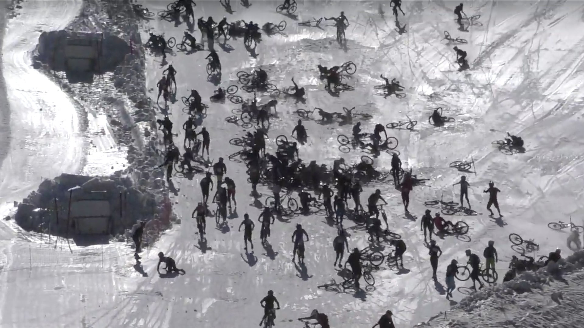 Riders caught in glacier pile up on France Mountain of 