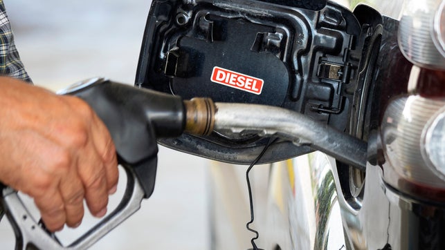 Best Fuel Transfer Pumps: Safely Transfer Fuel To Your Vehicle