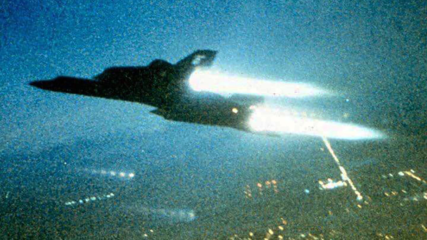Behold The SR-71 Blackbird&#8217;s Raw Power In This Crazy Low-Light Afterburner Photo (Updated)