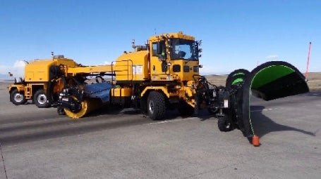 This $750K ‘Ferrari of Snowplows’ Clears an Airport Runway In Just 15 Minutes