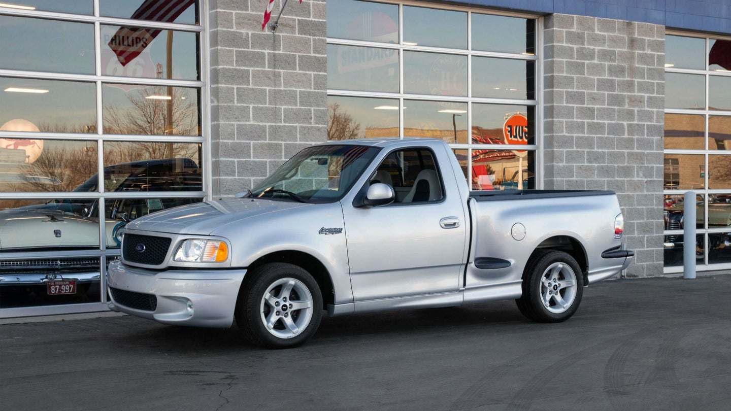 One-Owner 2000 Ford Lightning Pickup With 537 Miles Might Be the Ultimate Surviving Example