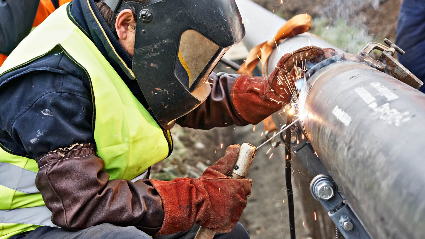 Best Welding Gloves: Keep Your Hands Safe From the Heat