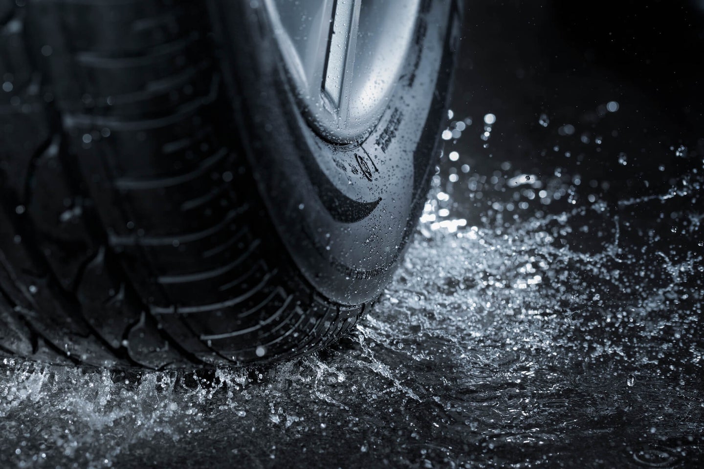 Best Wet Weather Tires: Wheels That Make the Drive Safer in the Rain
