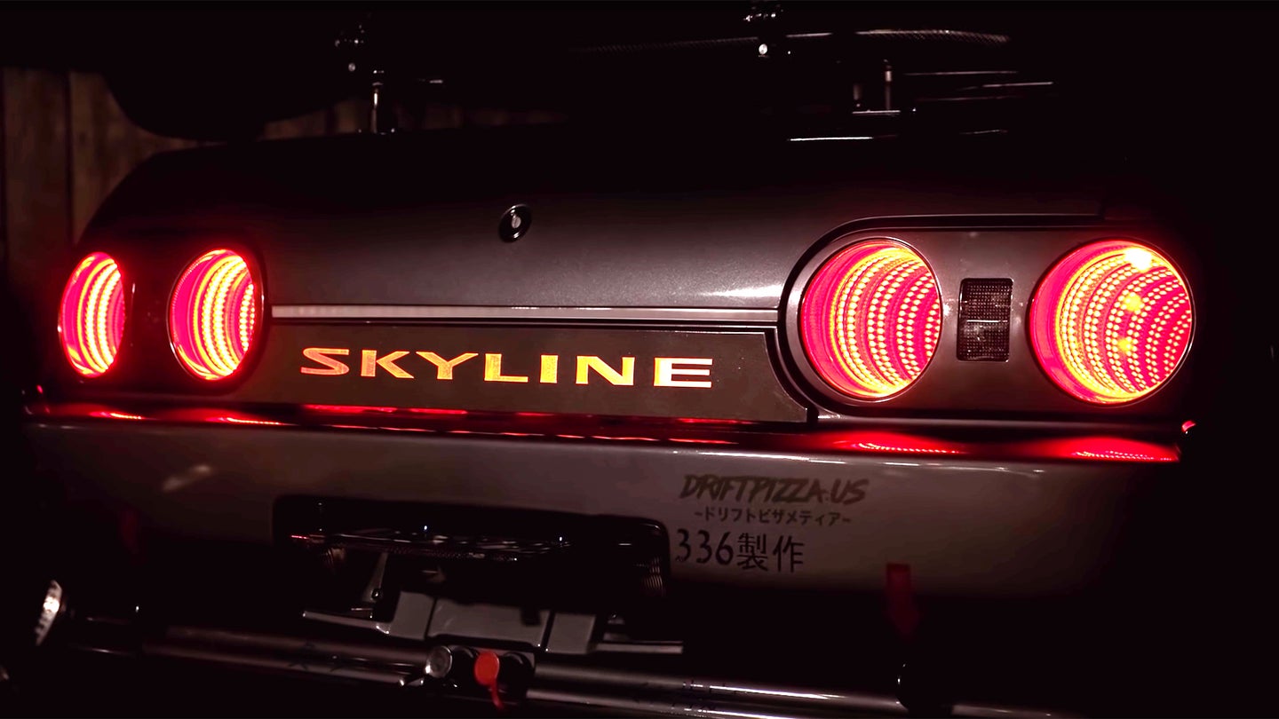 Mesmerizing Nissan Skyline R32 Taillight Mod Mimics a Futuristic Hologram
