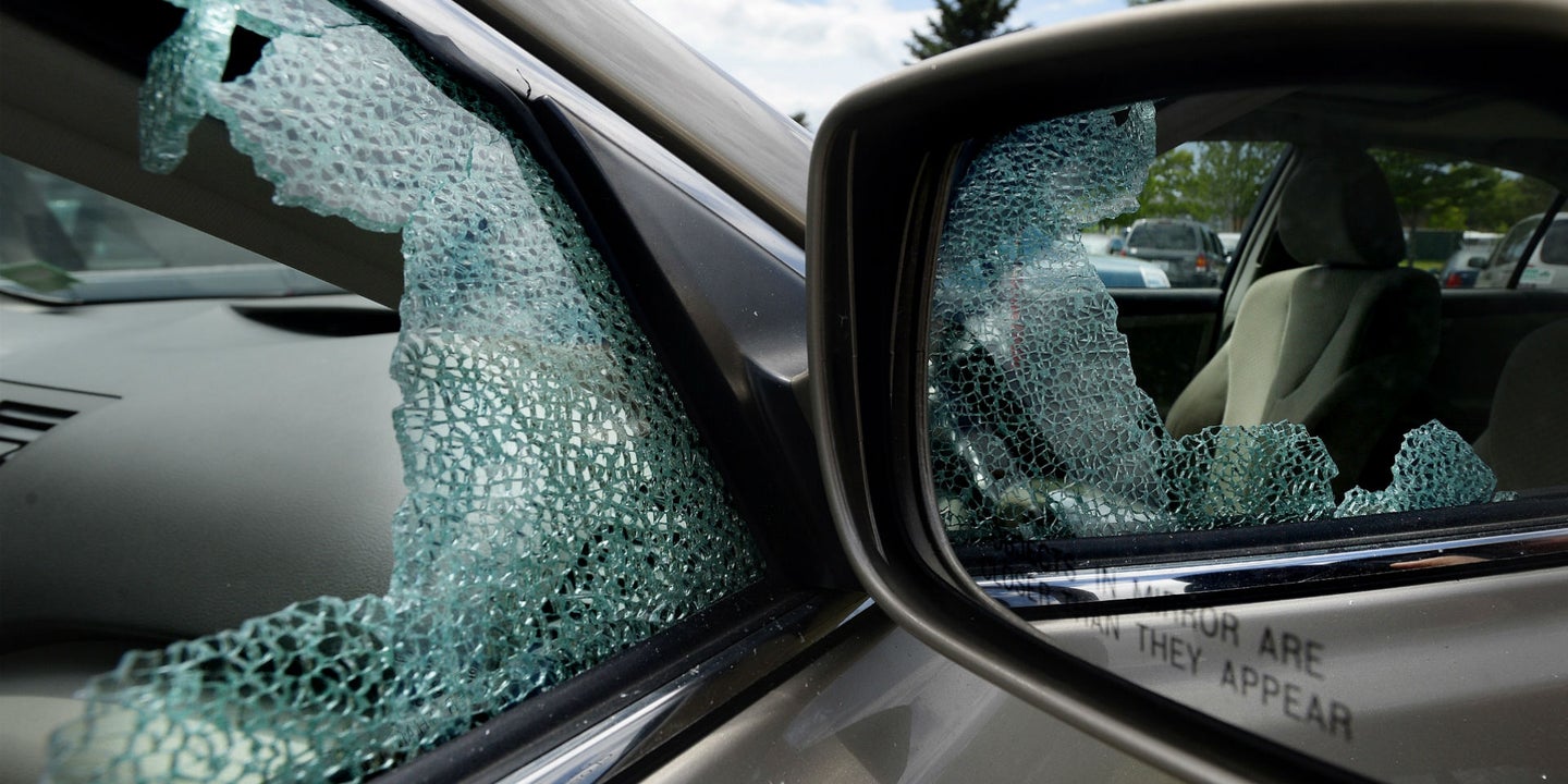 Brazen Burglars Smash Windows of 69 Vehicles Near Orlando