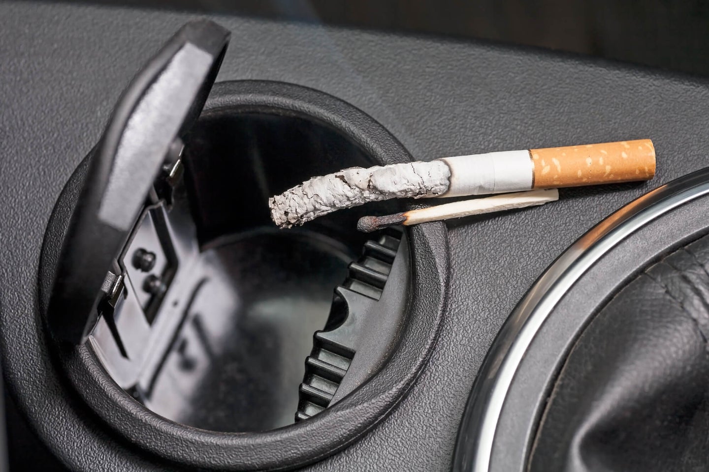 Best Car Ashtrays: Prevent Odors and Remain Safe