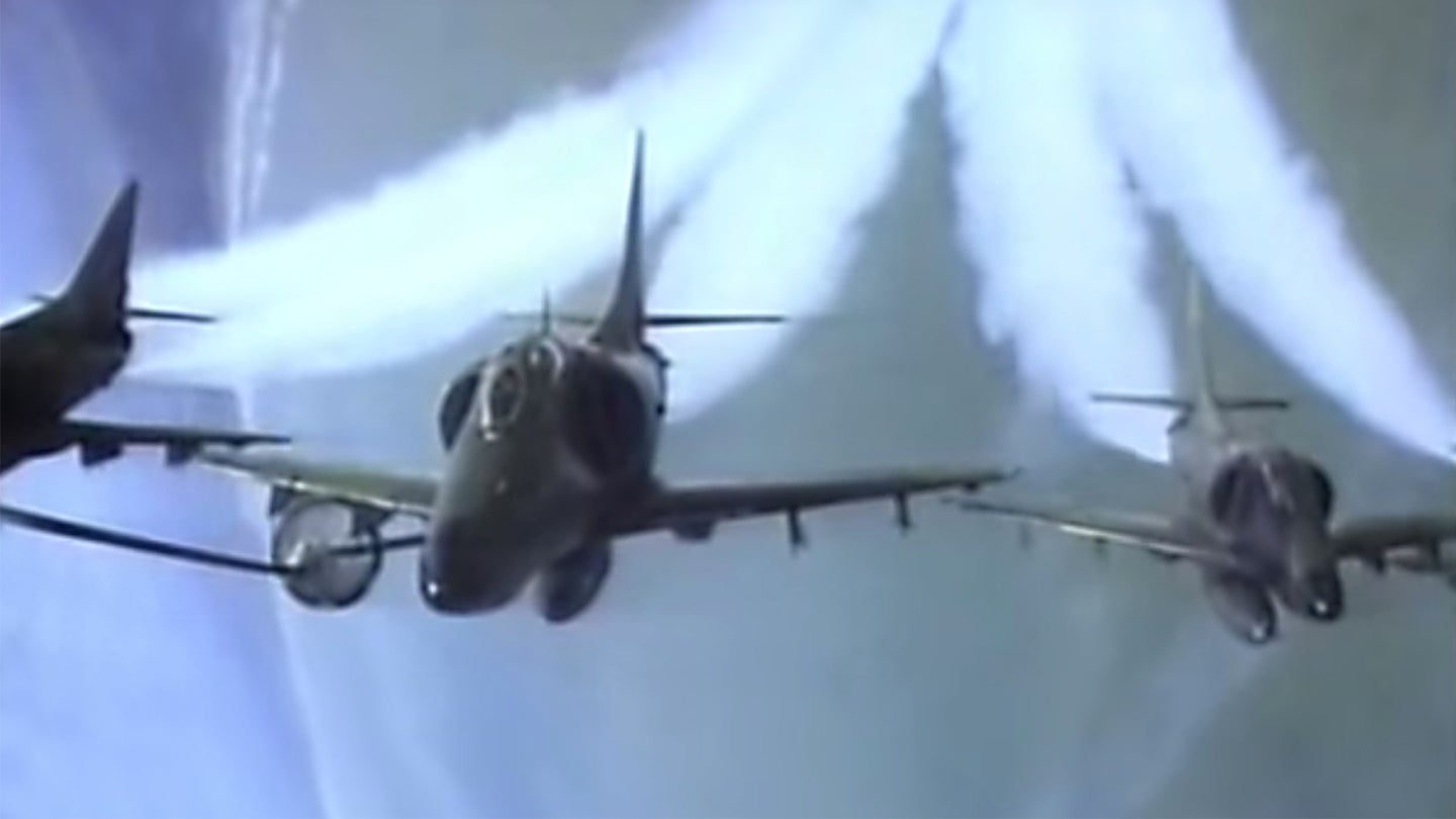 New Zealand A-4s Flew Crazy Formation Rolls While &#8220;Plugged-In&#8221; To A Buddy Tanker