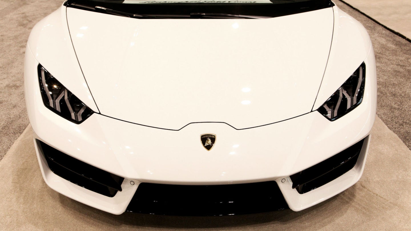 Family Sues Dealer After White Lamborghini Huracan Spyder Supposedly Turns Yellow