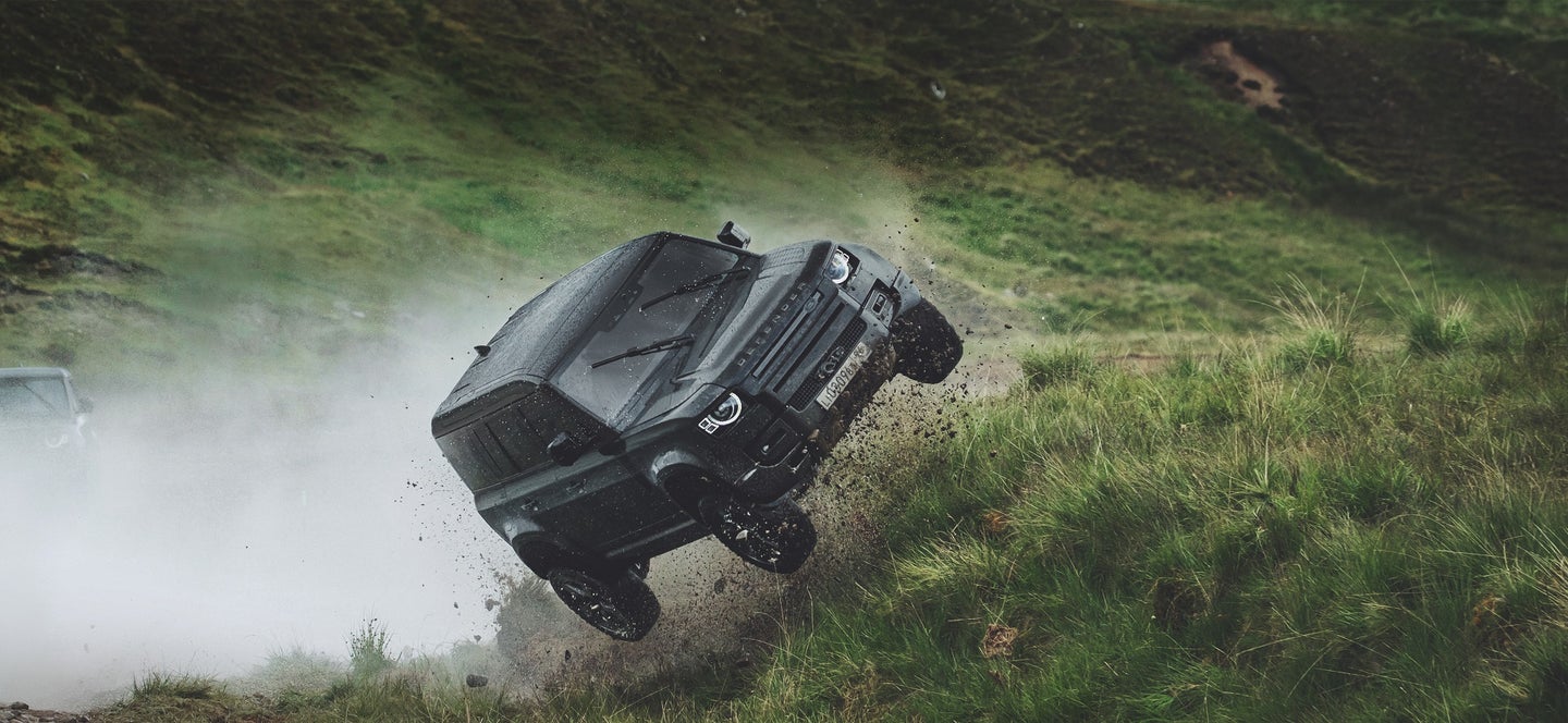 Watch 007&#8217;s <em>No Time to Die</em> Stunt Drivers Beat the Living Daylights Out of Land Rover Defenders