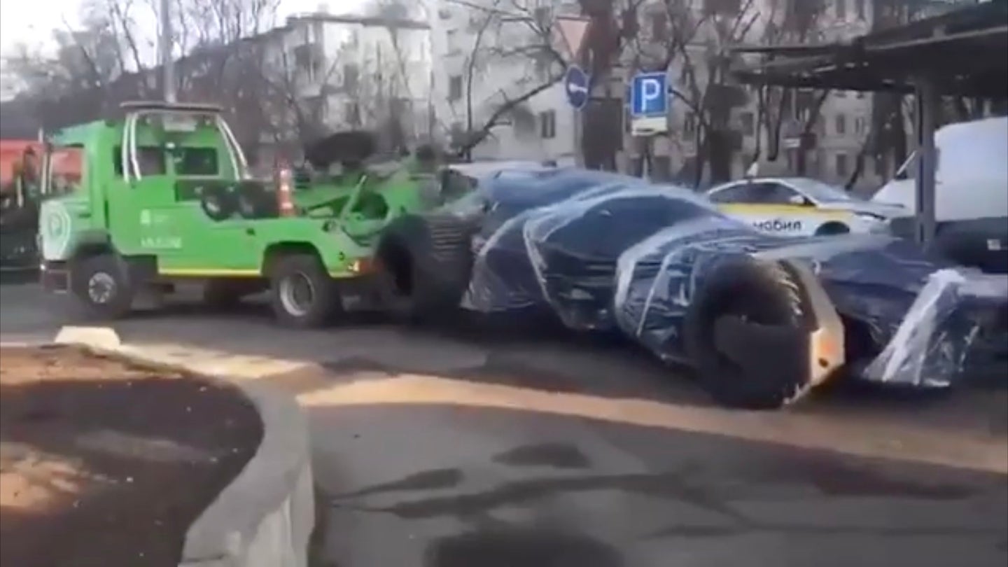 Even an $850,000 Batmobile With Working Guns Isn&#8217;t Safe From Getting Towed in Russia